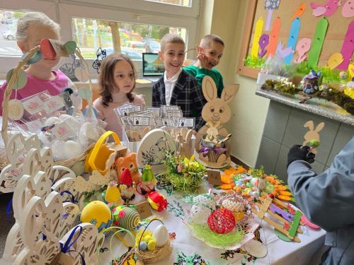 Kiermasz wiosenno - wielkanocny w SP7 (5)