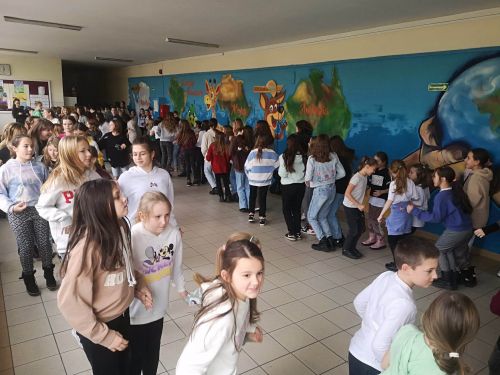 Uczniowie Szkoly Podstawowej nr 7 tancza belgijke