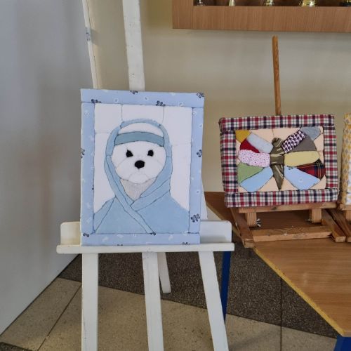 Wystawa prac uczniow uczeszczajacy na zajecia kolka plastycznego (7)