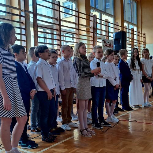 Uroczyste zakonczenie roku szkolnego dla klas 1-3.jpg2