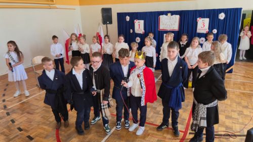 Uroczysty apel z okazji 3 maja (3)