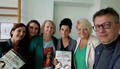 Spotkanie uczniow SP7 z Markiem MIchalakiem...