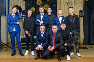 Uczniowie Szkoly Podstawowej nr 7 podczas balu osmoklasisty (2)