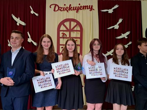 Uroczyste zakonczenie roku szkolnego dla klasy osmej.jpg3
