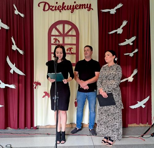 Uroczyste zakonczenie roku szkolnego dla klasy osmej.jpg8