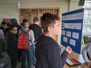 Uczniowie SP7 podczas Miedzynarodowego Dnia Jezyka Ojczystego (3)