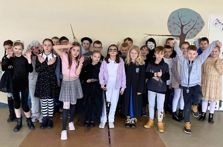 Uczniowie Szkoly Podstawowej nr 7 w Koninie podczas balu karnawalowego (10)