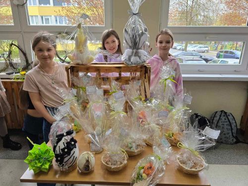 Kiermasz wiosenno - wielkanocny w SP7 (3)