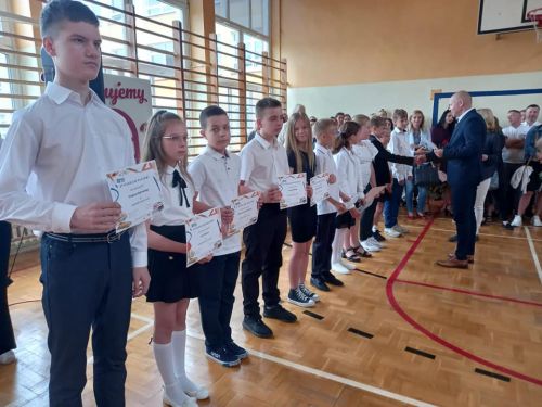 Uroczyste zakonczenie roku szkolnego dla klas 4-6.jpg3