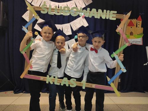 Slubowanie uczniow klas pierwszych.....