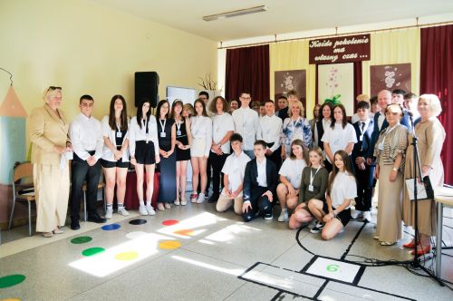 Uroczyste zakonczenie roku szkolnego klas 8a i 8b (2)