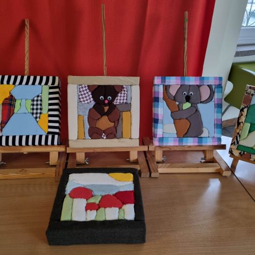 Wystawa prac uczniow uczeszczajacy na zajecia kolka plastycznego (4)