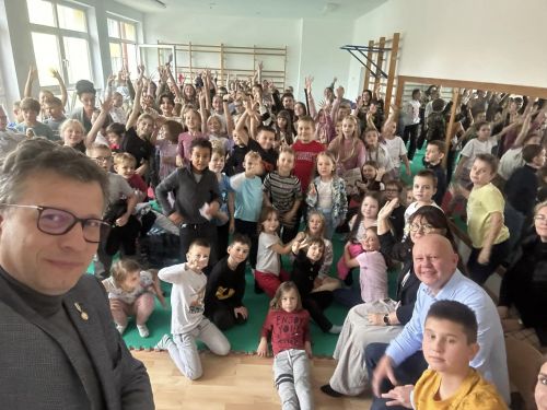 Spotkanie uczniow SP7 z Markiem MIchalakiem