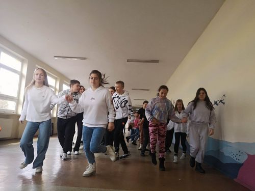 Uczniowie Szkoly Podstawowej nr 7 tancza belgijke (5)