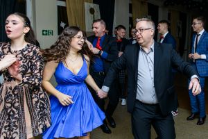 Uczniowie Szkoly Podstawowej nr 7 podczas balu osmoklasisty (9)