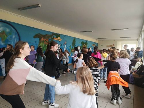 Uczniowie Szkoly Podstawowej nr 7 tancza belgijke (2)