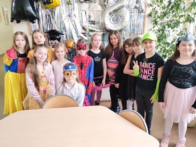 Uczniowie Szkoly Podstawowej nr 7 w Koninie podczas balu karnawalowego (7)