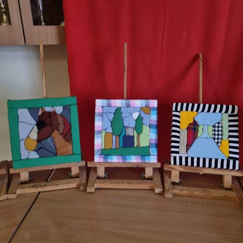 Wystawa prac uczniow uczeszczajacy na zajecia kolka plastycznego (5)